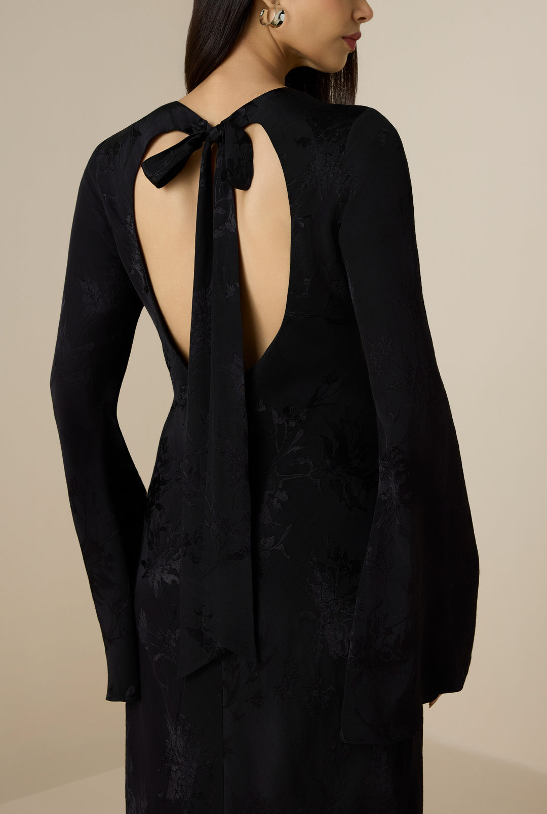 black long sleeve open back dress Aura Back Ties Maxi Dress M